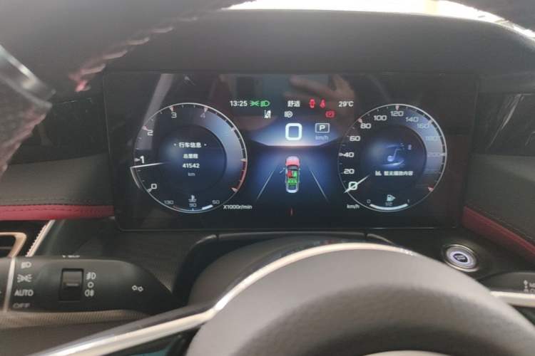 Used Hongqi H6 2024 2.0T Zhiyi Version Odometer Close Up