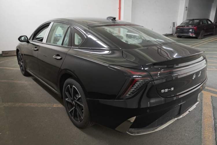 Used Hongqi H6 2024 2.0T Zhiyi Version Rear Left 45 Deg