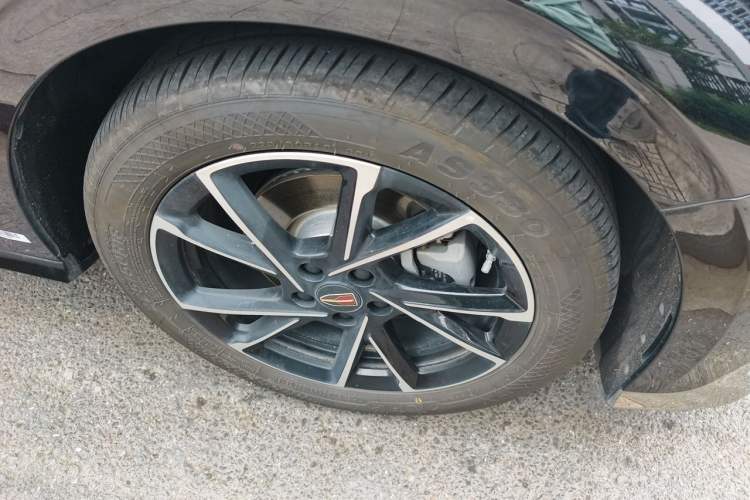 Used Hongqi H6 2024 2.0T ZhiMei Edition Right Front Wheel Hub