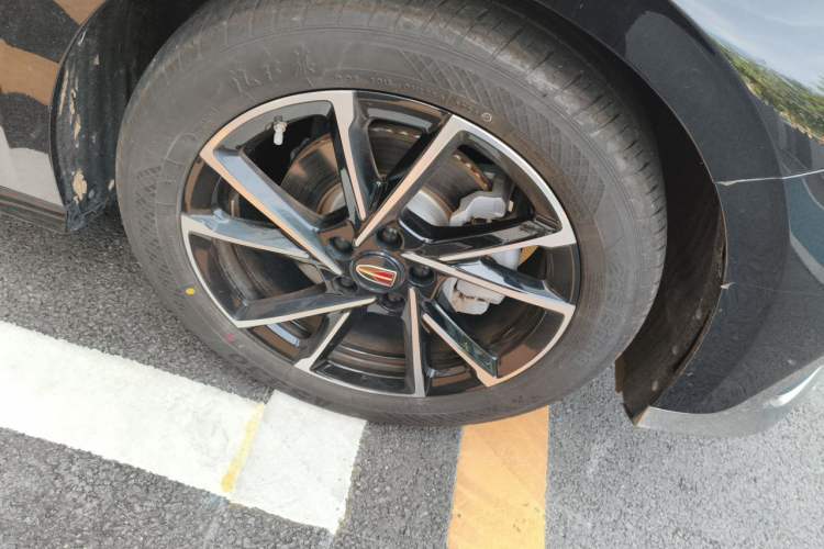 Used Hongqi H6 2024 2.0T ZhiMei Edition Right Front Wheel Hub