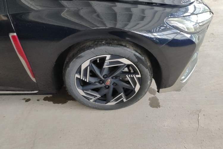 Used Hongqi H6 2024 2.0T Zhiyi Version Right Front Wheel Hub