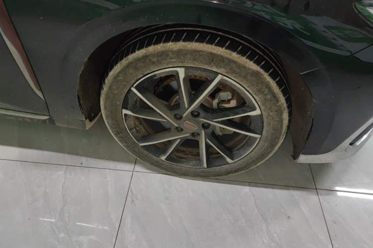 Used Hongqi H6 2024 2.0T ZhiMei Edition Right Front Wheel Hub