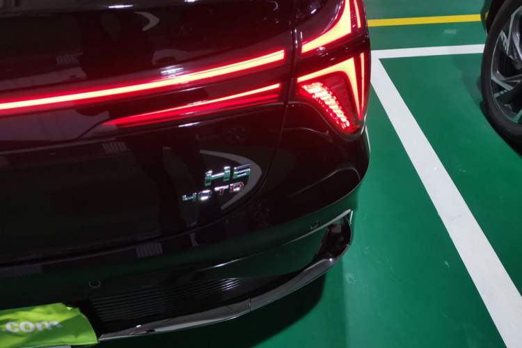 Used Hongqi H6 2024 2.0T ZhiMei Edition Right Rear Taillight