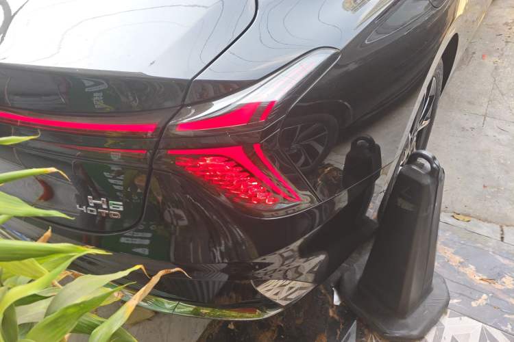 Used Hongqi H6 2024 2.0T ZhiMei Edition Right Rear Taillight
