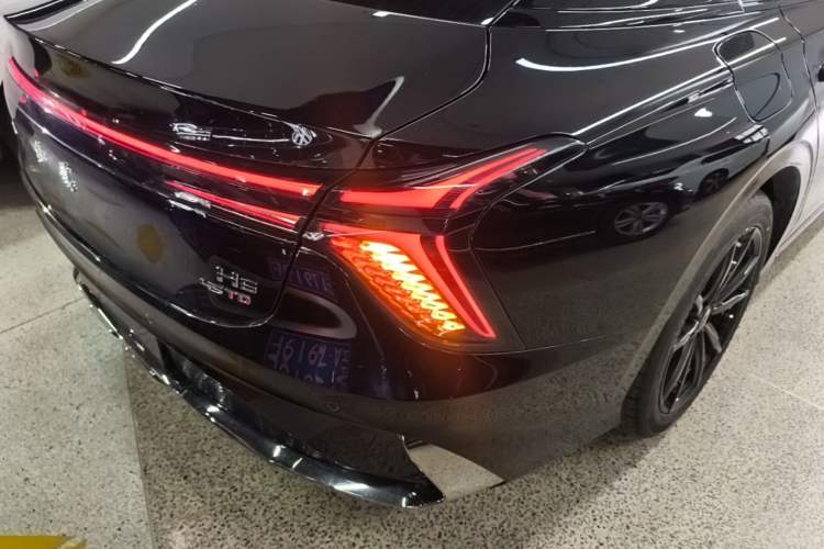 Used Hongqi H6 2024 2.0T ZhiShang Version Right Rear Taillight