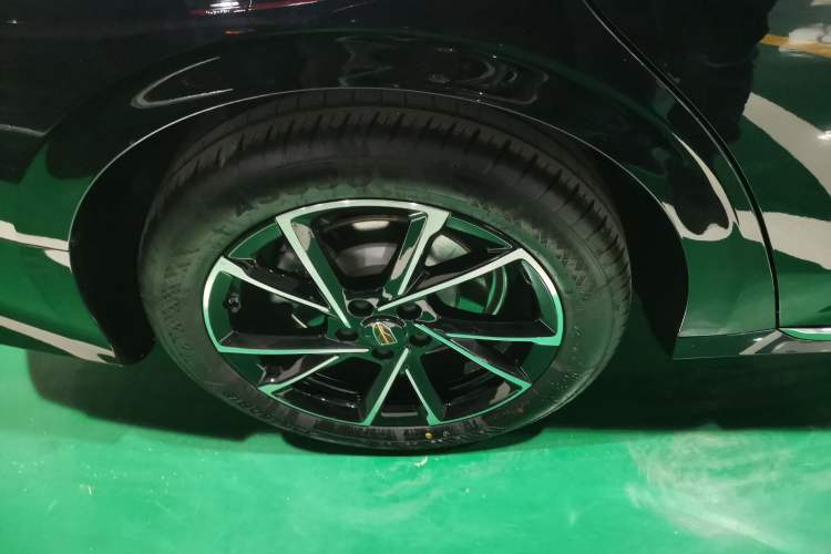 Used Hongqi H6 2024 2.0T ZhiMei Edition Right Rear Wheel Hub