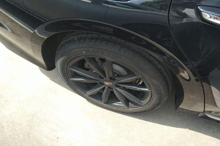 Used Hongqi H6 2024 2.0T ZhiShang Version Right Rear Wheel Hub