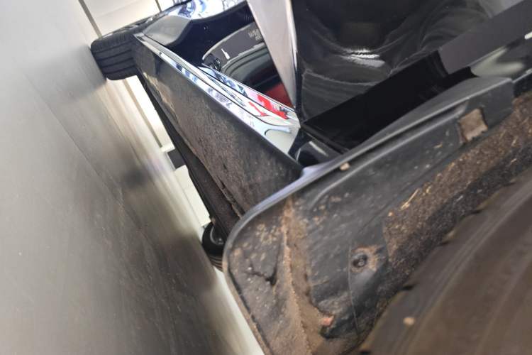 Used Hongqi H6 2024 2.0T ZhiShang Version Right Side Sill