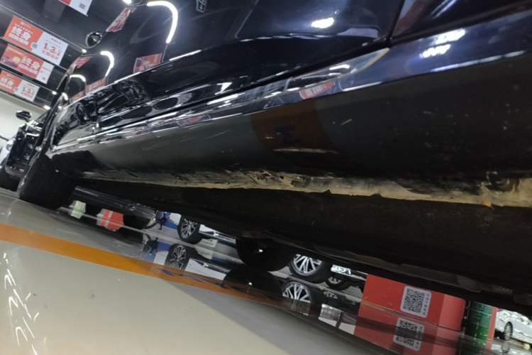 Used Hongqi H6 2024 2.0T ZhiMei Edition Right Side Sill