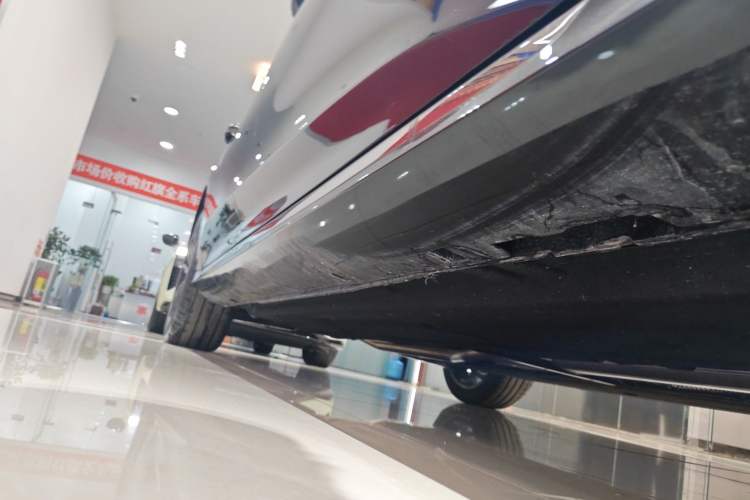 Used Hongqi H6 2024 2.0T ZhiShang Version Right Side Sill
