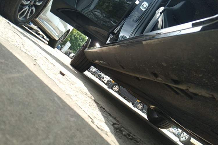 Used Hongqi H6 2024 2.0T ZhiShang Version Right Side Sill