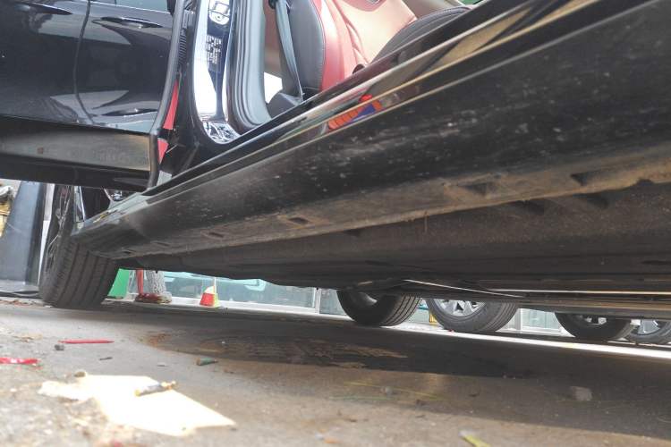 Used Hongqi H6 2024 2.0T ZhiMei Edition Right Side Sill