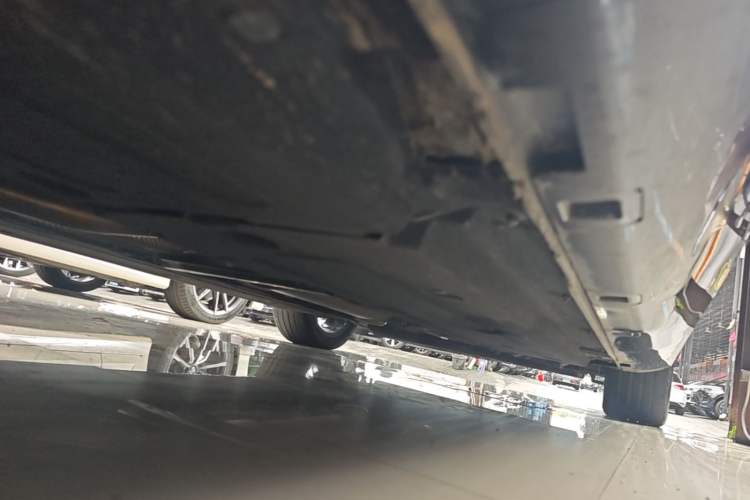 Used Hongqi H6 2024 2.0T ZhiMei Edition Right Side Sill