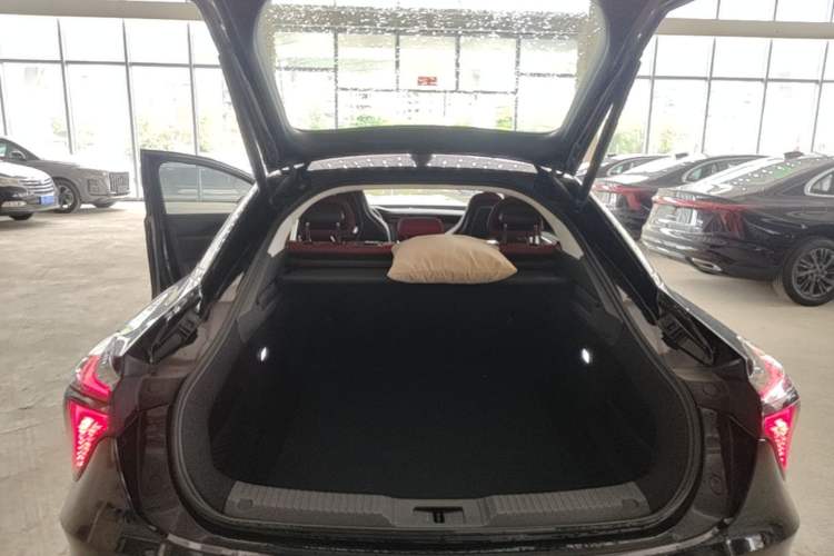Used Hongqi H6 2024 2.0T Zhiyi Version Trunk