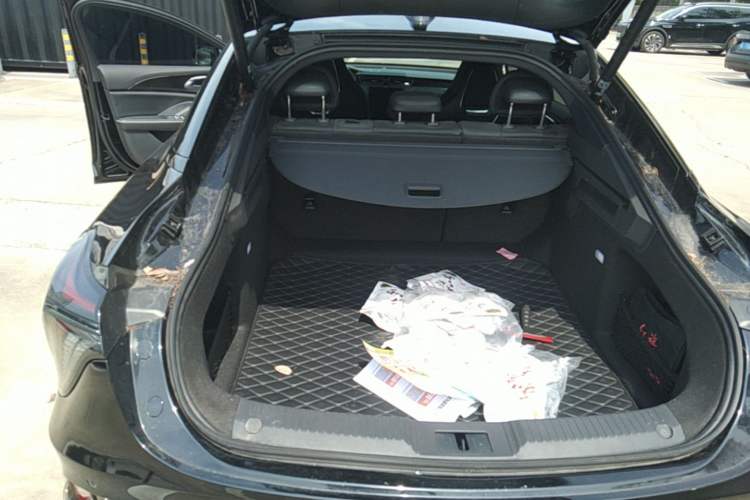 Used Hongqi H6 2024 2.0T ZhiShang Version Trunk