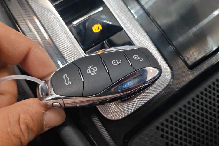 Used Hongqi H6 2024 2.0T ZhiShang Version Vehicle Key