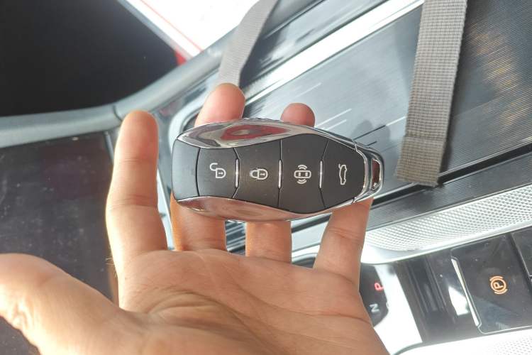 Used Hongqi H6 2024 2.0T ZhiMei Edition Vehicle Key