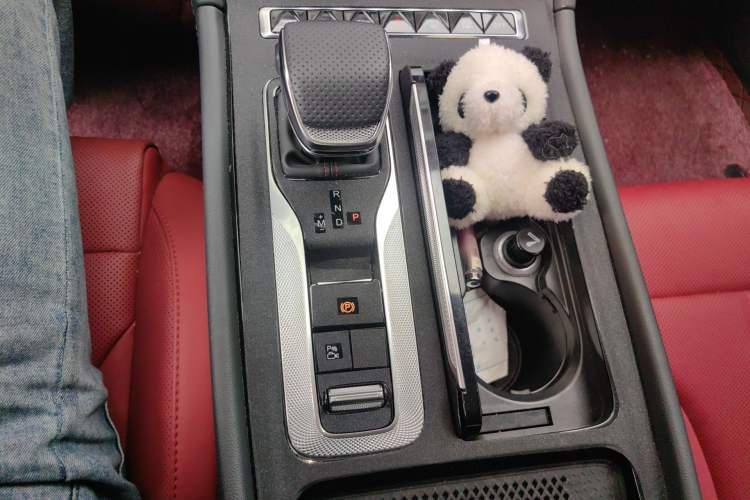 Used Hongqi H6 2024 2.0T ZhiMei Edition Gear Lever