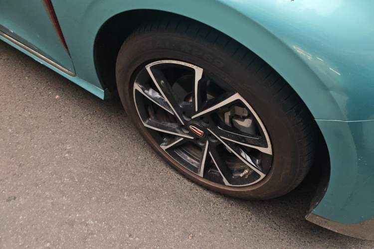 Used Hongqi H6 2024 2.0T ZhiMei Edition Right Front Wheel Hub
