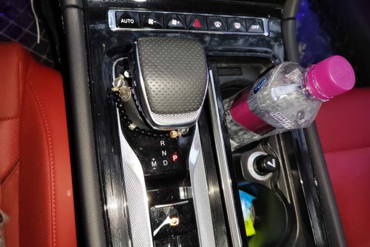 Used Hongqi H6 2024 2.0T ZhiShang Version Gear Lever
