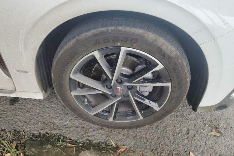 Used Hongqi H6 2024 2.0T ZhiMei Edition Right Front Wheel Hub