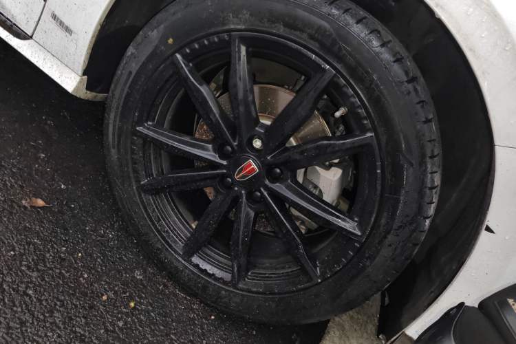 Used Hongqi H6 2024 2.0T ZhiShang Version Right Front Wheel Hub