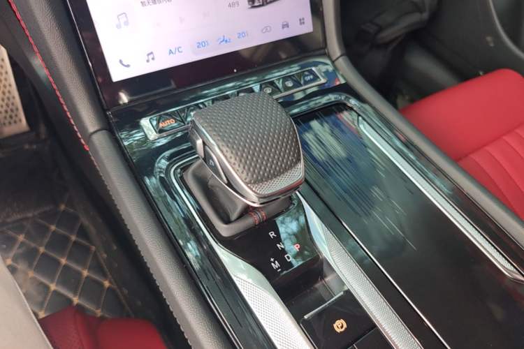 Used Hongqi H6 2024 2.0T ZhiMei Edition Gear Lever