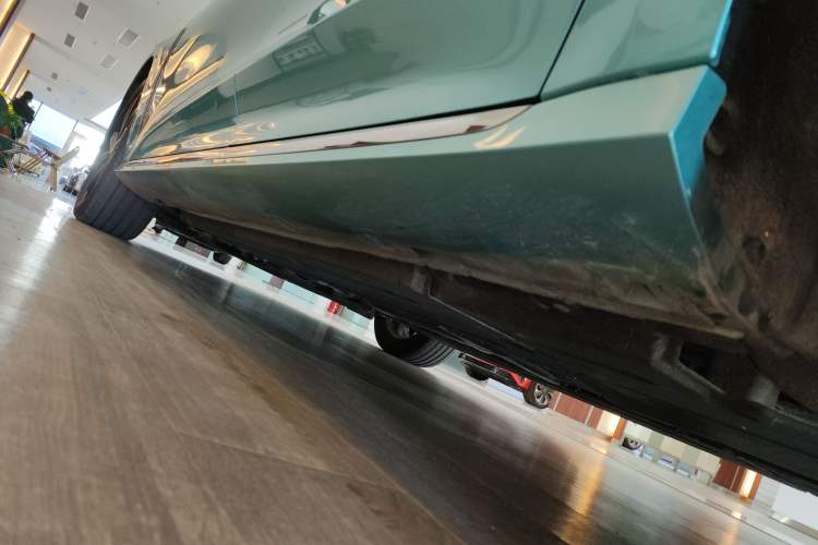 Used Hongqi H6 2024 2.0T ZhiMei Edition Left Side Sill