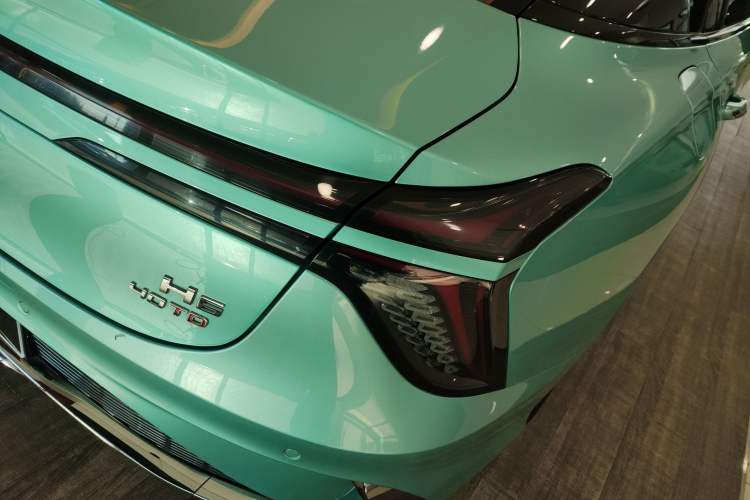 Used Hongqi H6 2024 2.0T ZhiMei Edition Right Rear Taillight