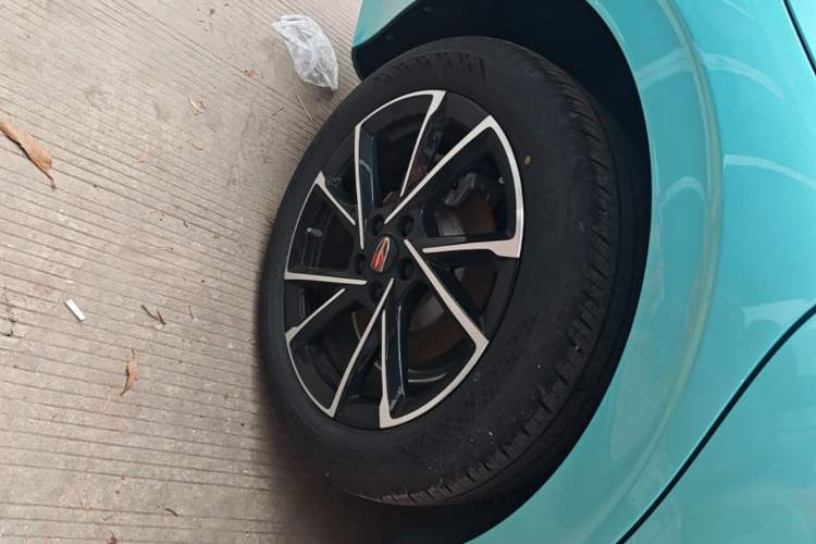 Used Hongqi H6 2024 2.0T ZhiMei Edition Right Rear Wheel Hub