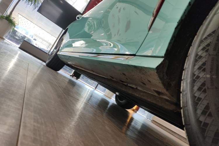 Used Hongqi H6 2024 2.0T ZhiMei Edition Right Side Sill
