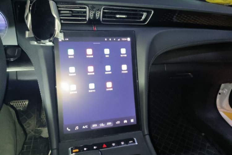Used Hongqi H6 2024 2.0T ZhiMei Edition Audio And AC Panel