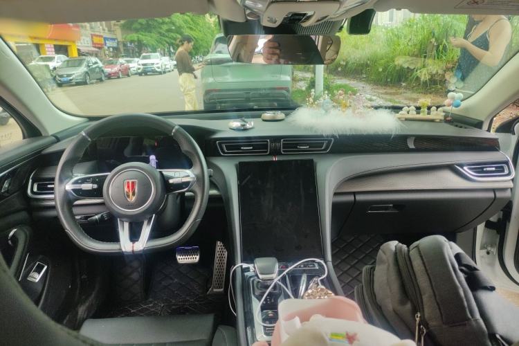 Used Hongqi H6 2024 2.0T Zhiyi Version Center Console