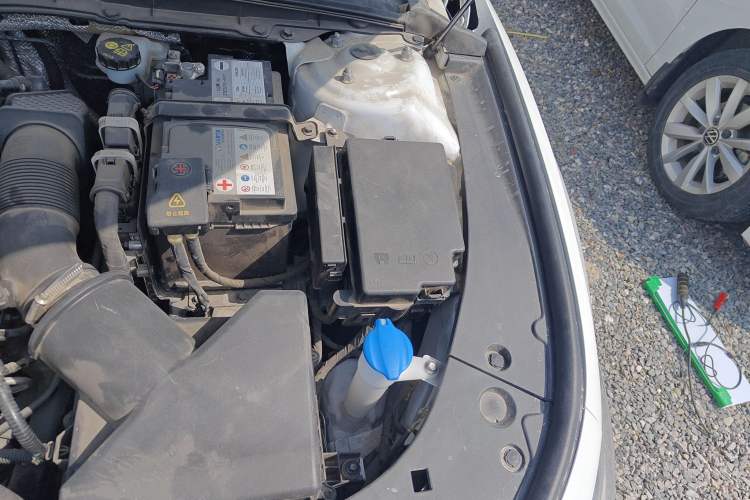 Used Hongqi H6 2024 2.0T ZhiShang Version Engine Bay Left