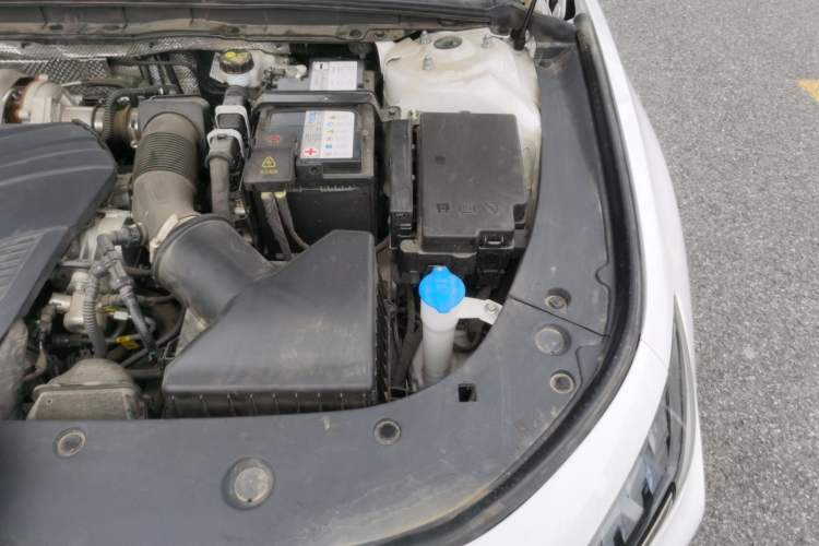 Used Hongqi H6 2024 2.0T ZhiMei Edition Engine Bay Left