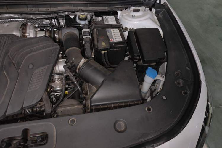 Used Hongqi H6 2024 2.0T Zhiyi Version Engine Bay Left