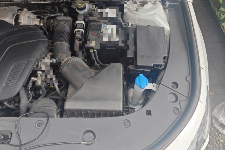 Used Hongqi H6 2024 2.0T ZhiShang Version Engine Bay Left