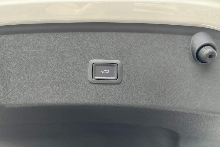 Used Hongqi H6 2024 2.0T ZhiMei Edition Exterior 11
