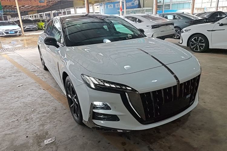 Used Hongqi H6 2024 2.0T ZhiMei Edition Front Right 45 Deg