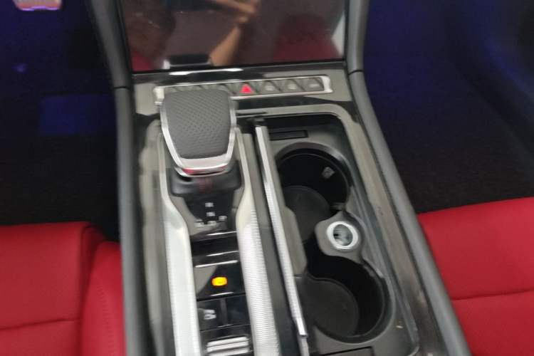 Used Hongqi H6 2024 2.0T ZhiMei Edition Gear Lever