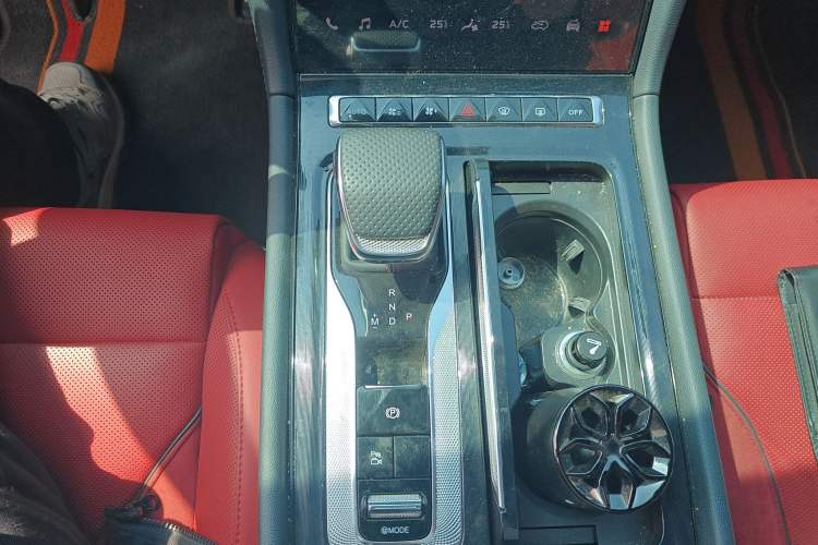 Used Hongqi H6 2024 2.0T ZhiShang Version Gear Lever