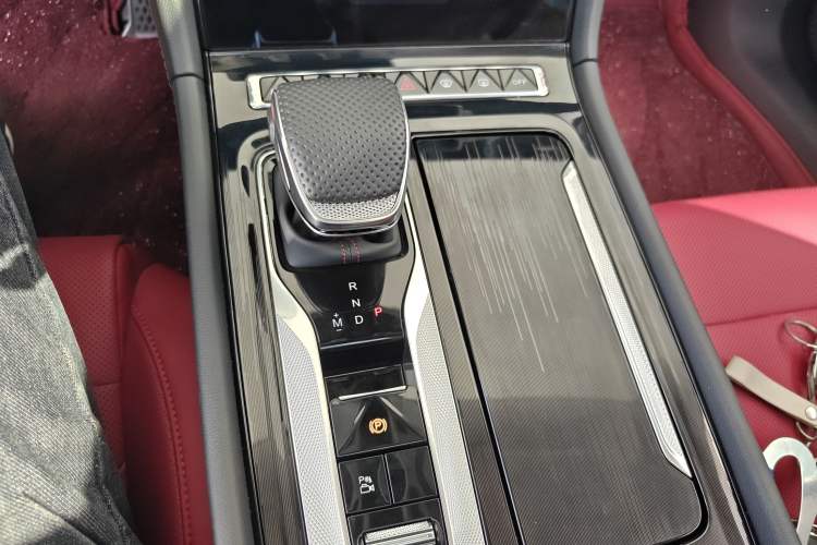 Used Hongqi H6 2024 2.0T ZhiMei Edition Gear Lever