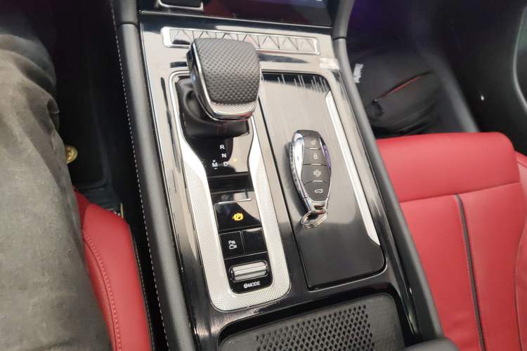 Used Hongqi H6 2024 2.0T ZhiZhen Edition Gear Lever