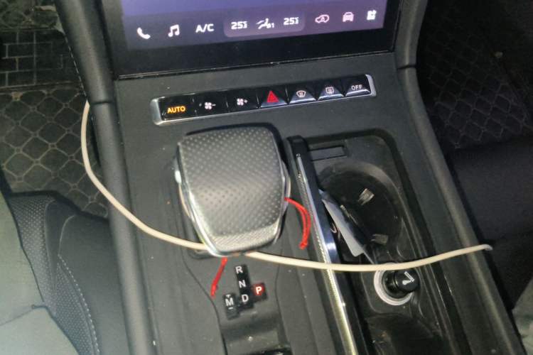 Used Hongqi H6 2024 2.0T ZhiMei Edition Gear Lever