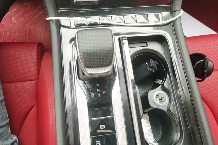 Used Hongqi H6 2024 2.0T ZhiMei Edition Gear Lever