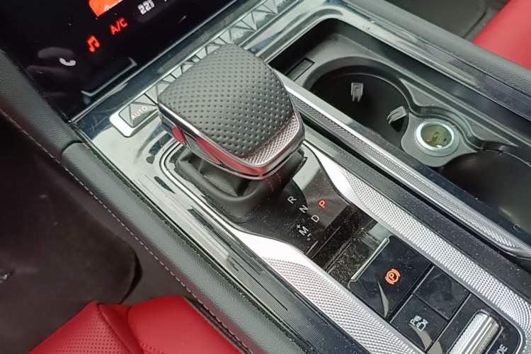 Used Hongqi H6 2024 2.0T ZhiShang Version Gear Lever