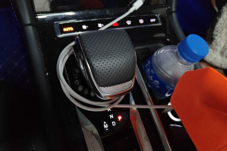 Used Hongqi H6 2024 2.0T Zhiyi Version Gear Lever