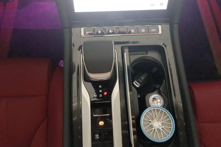 Used Hongqi H6 2024 2.0T ZhiMei Edition Gear Lever