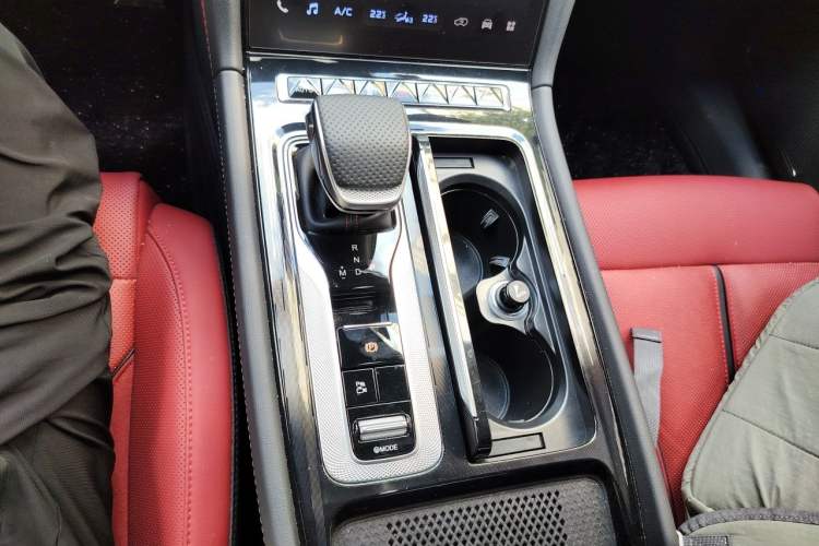 Used Hongqi H6 2024 2.0T ZhiShang Version Gear Lever