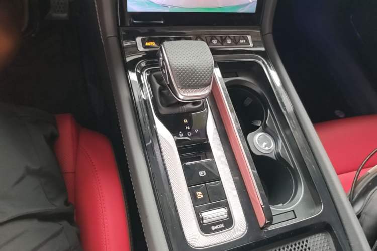 Used Hongqi H6 2024 2.0T ZhiMei Edition Gear Lever